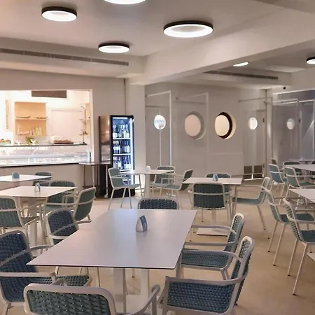 Sunset Club Bed & Breakfast