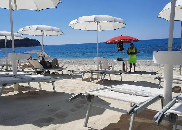 Sunset Club לינה וארוחת בוקר טרופאה