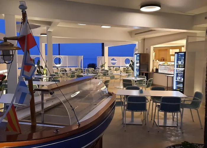 Sunset Club לינה וארוחת בוקר טרופאה