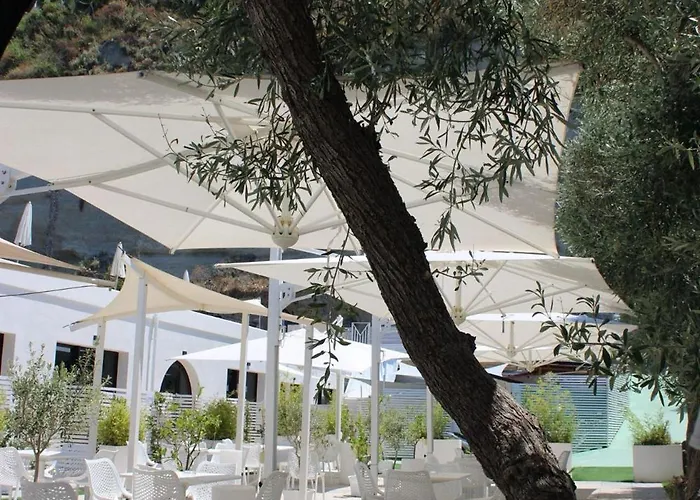 לינה וארוחת בוקר Sunset Club