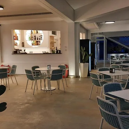 Sunset Club Oda ve Kahvaltı *