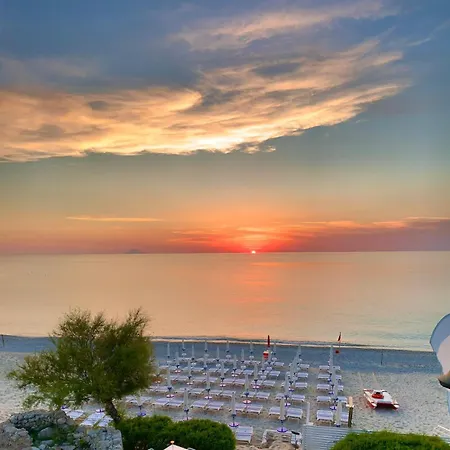 Sunset Club Oda ve Kahvaltı