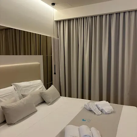 Sunset Club Bed and Breakfast 3*